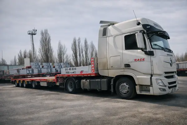 Перевозка негабаритных и тяжеловесных грузов из Нижнекамска